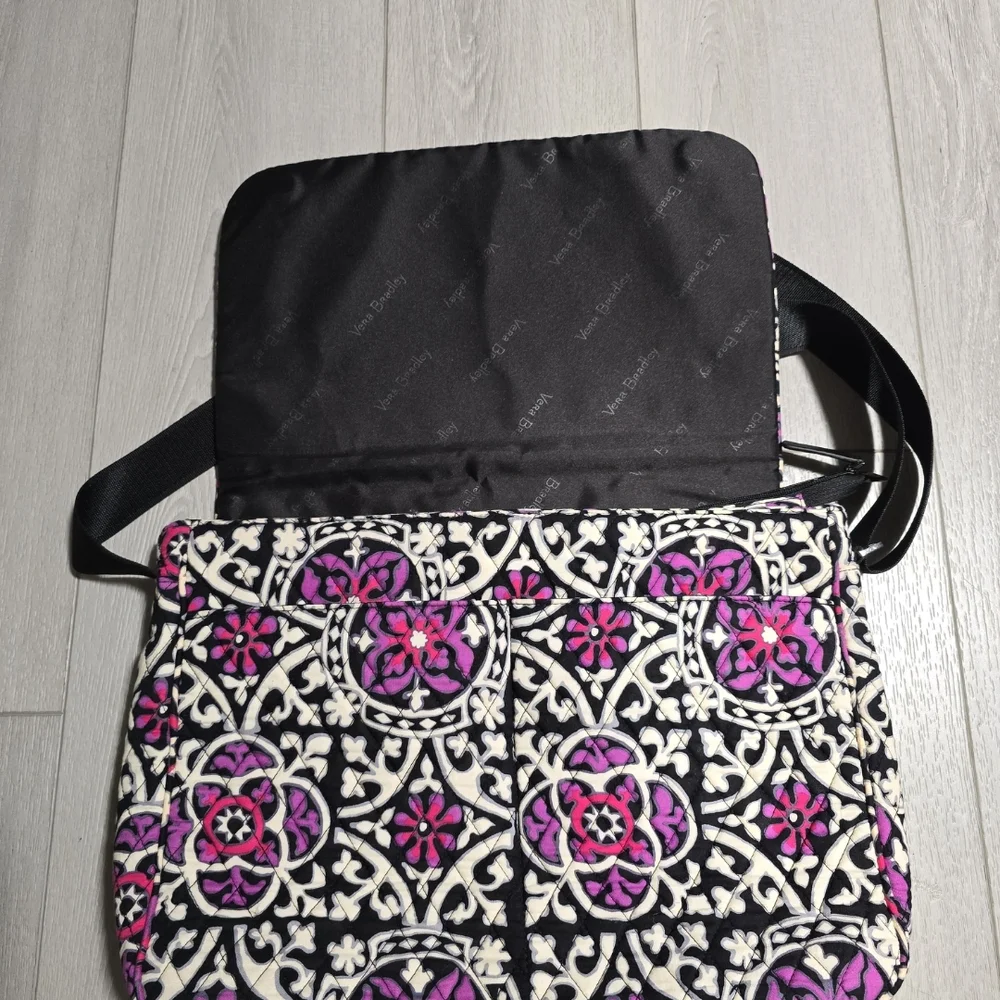 Vera Bradley Stylish Black and Purple Patterned Women's Messanger/Comput…